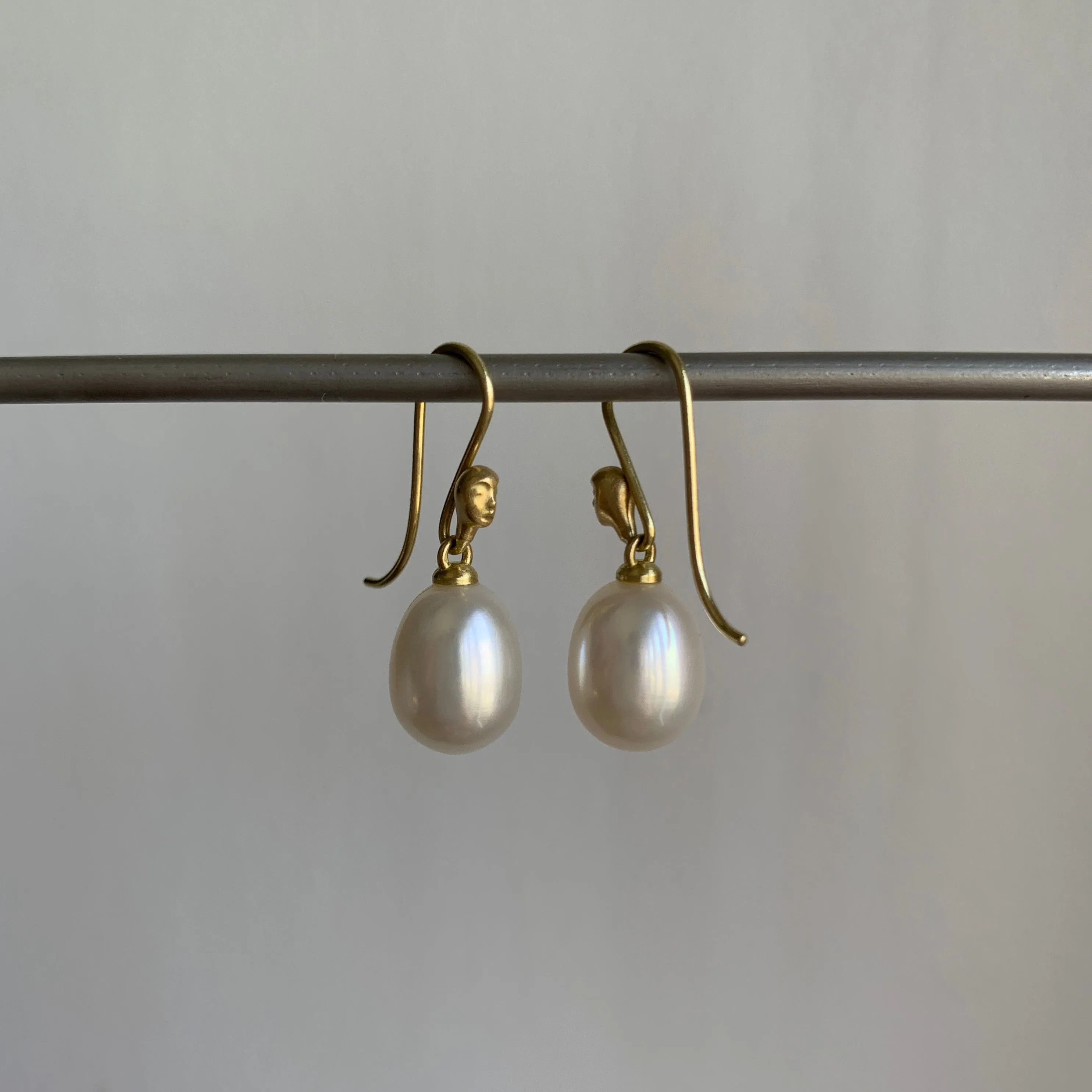 Full Moon Pearl Figurehead Cameo Earrings